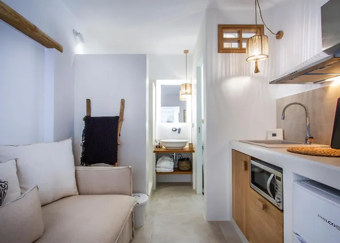 Athina And Apartamento *